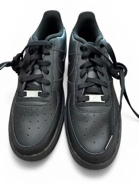 NIB Nike Air Force 1 '07 size 9W or 7Y 
-No lid-
